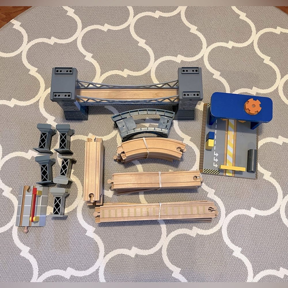 Toy R Us Train Tracks & Bridges Bundle